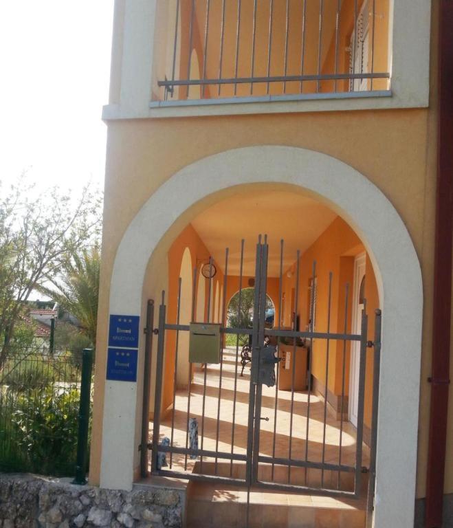 Hacienda Valmare Apartment Брела Екстериор снимка